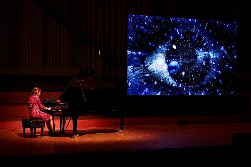 Natalia Sklarenko - Klaviershow mit Videoprojektion LUX AETERNA